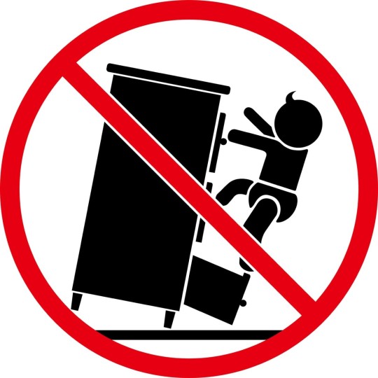 Нисък шкаф HEESCH с многоцветен геометричен принт върху фронтовете, с 3 врати и 2 рафт, дъб сонома, 102 x 33 x 75 см