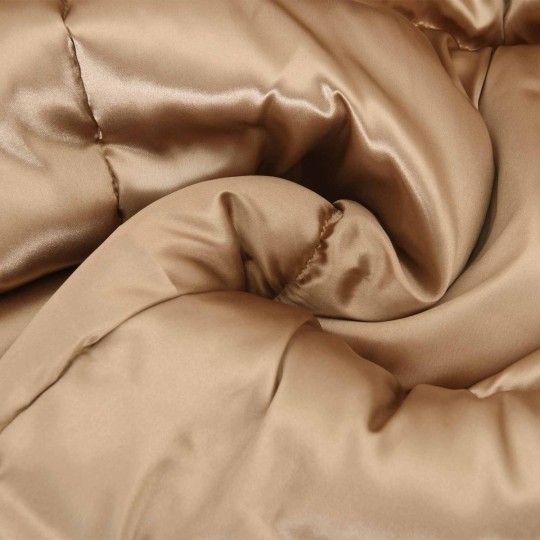 Лятна олекотена завивка Satin Glow от сатен и микрофибър, 200 г/м², златиста