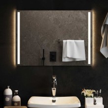 LED стенно огледало за баня с две вертикални светлинни ленти и USB захранване, 70x50 см