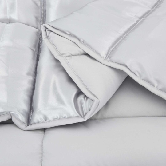 Зимна олекотена завивка Silky Comfort с полиестерен пълнеж, 300 г/м², сребриста