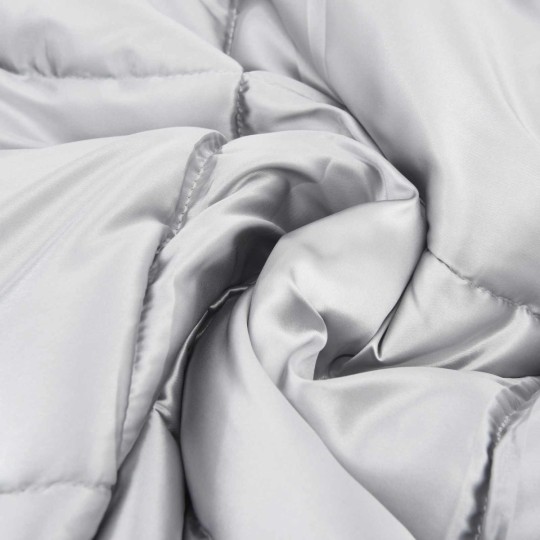 Зимна олекотена завивка Silky Comfort с полиестерен пълнеж, 300 г/м², сребриста