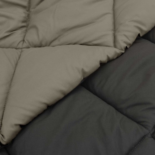 Двулицева зимна олекотена завивка Color Comfort с полиестерен пълнеж, 300 г/м², в светлосиво и антрацит